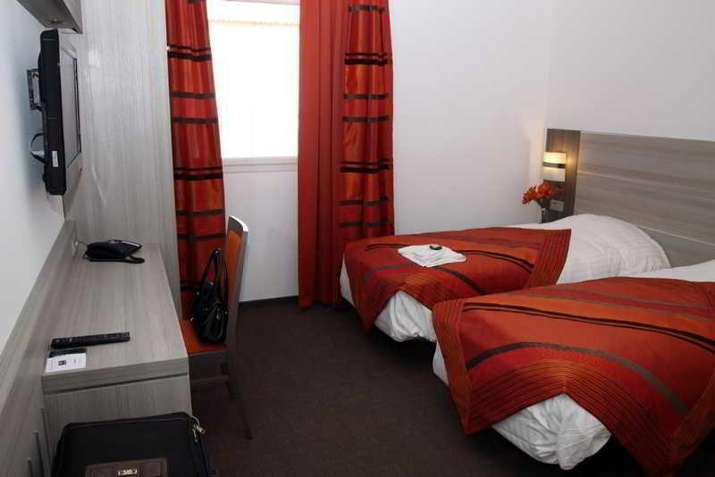 Отель Ibis Styles Marseille Plan De Campagne Ле-Пенн-Мирабо Экстерьер фото
