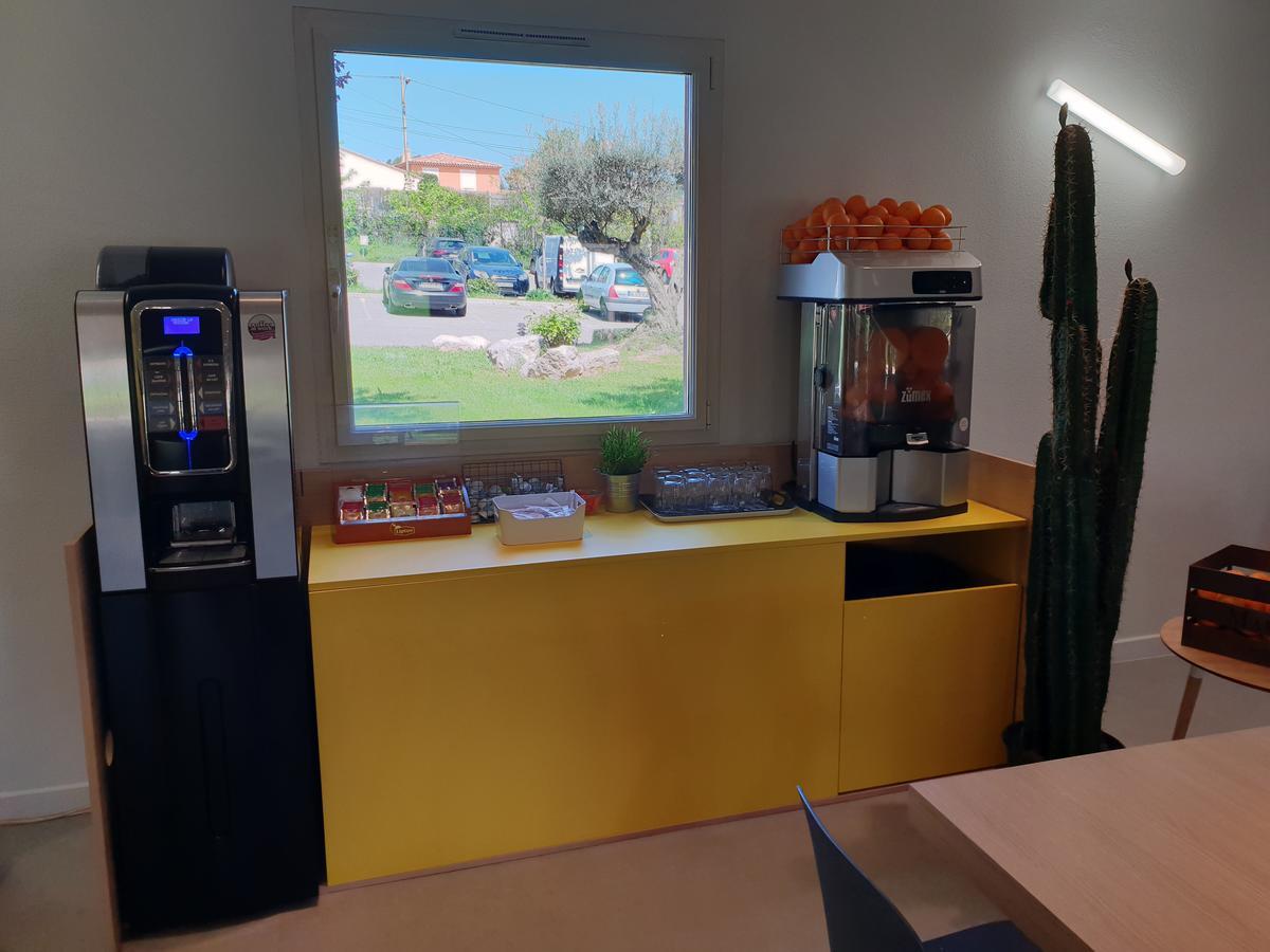 Отель Ibis Styles Marseille Plan De Campagne Ле-Пенн-Мирабо Экстерьер фото