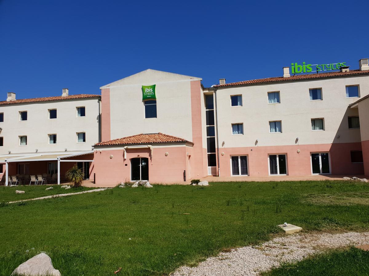 Отель Ibis Styles Marseille Plan De Campagne Ле-Пенн-Мирабо Экстерьер фото