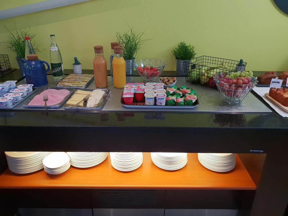 Отель Ibis Styles Marseille Plan De Campagne Ле-Пенн-Мирабо Экстерьер фото