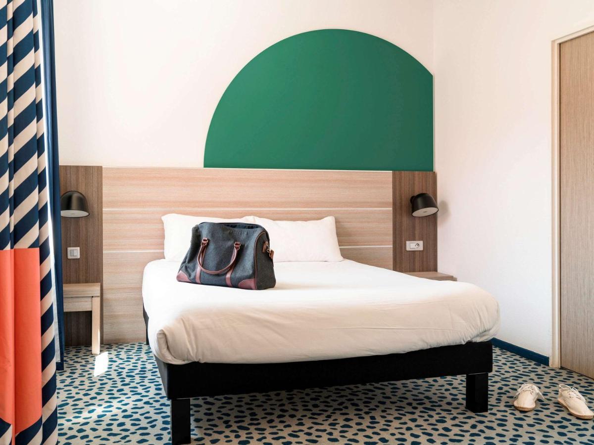 Отель Ibis Styles Marseille Plan De Campagne Ле-Пенн-Мирабо Экстерьер фото